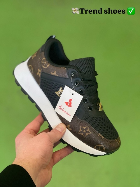 Элегантные женские кроссовки