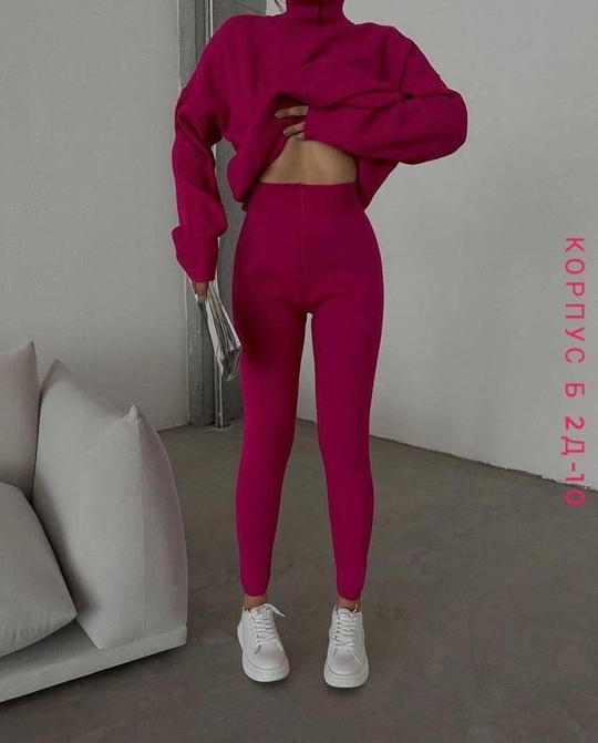 Стильные женские костюмы