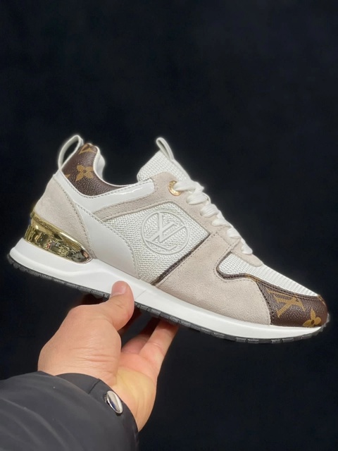 Женские кроссовки