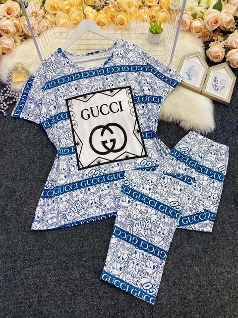 Женские костюмы