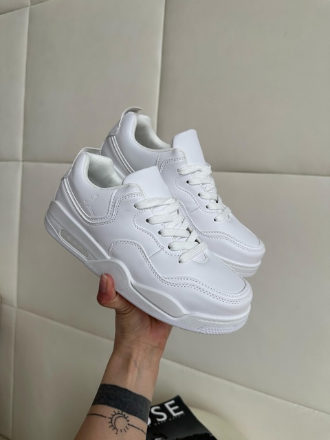 Женские кроссовки