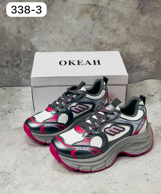 Весенние женские кроссовки