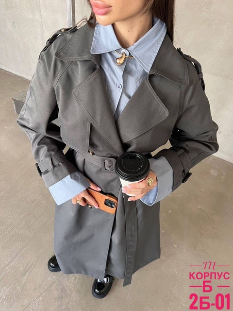 Нежные милые красивые женские тренчи