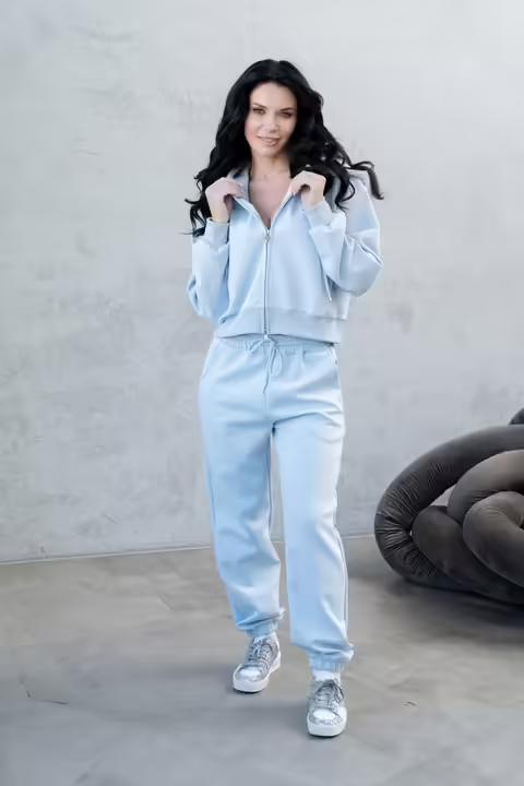 Спортивные женские костюмы