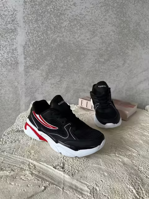 Элегантные женские кроссовки