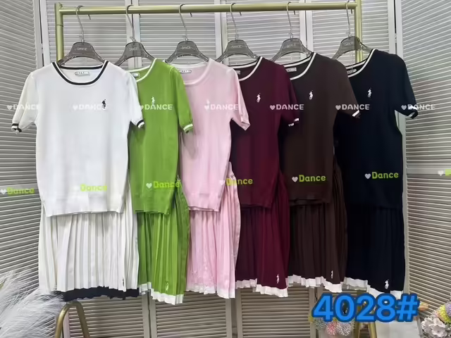 Элегантные женские костюмы