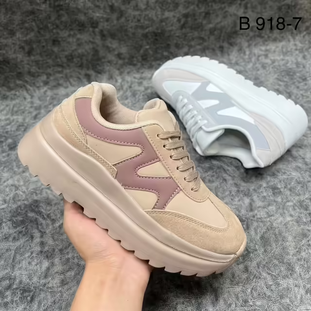 Женские кроссовки
