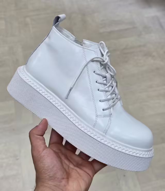Женские кроссовки