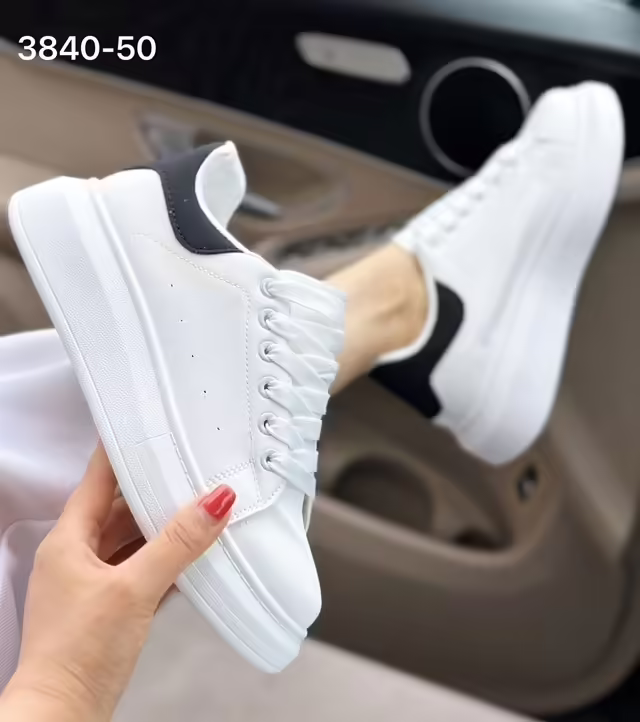 Женские кроссовки