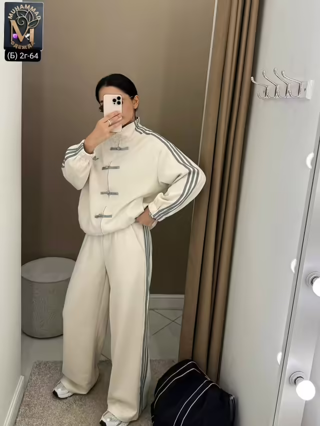 Спортивные мягкие стильные женские костюмы