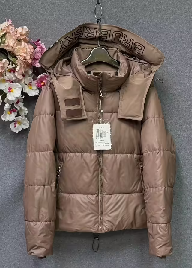 Стильные женские куртки с капюшоном