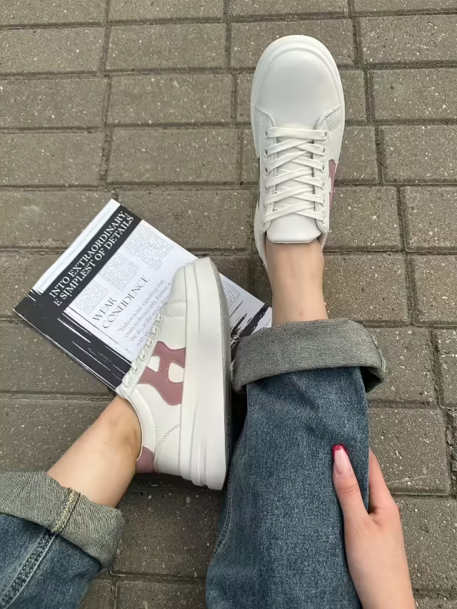 Женские кроссовки