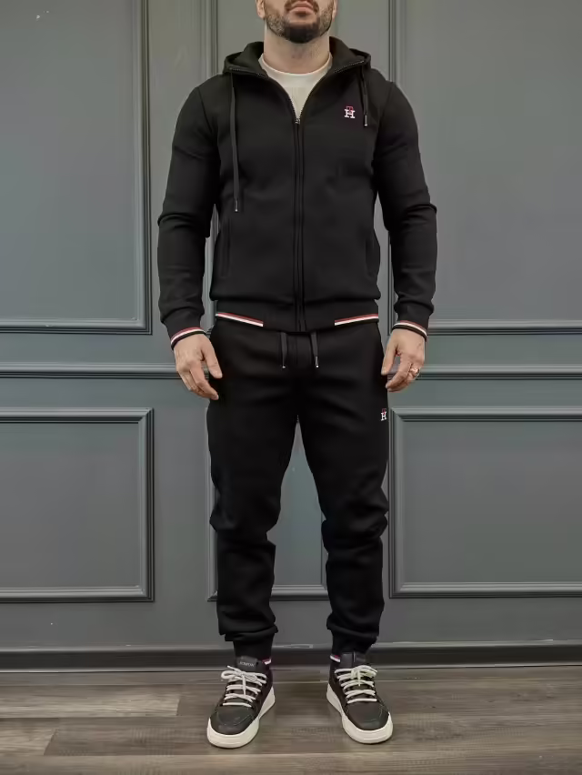 Спортивные мужские костюмы