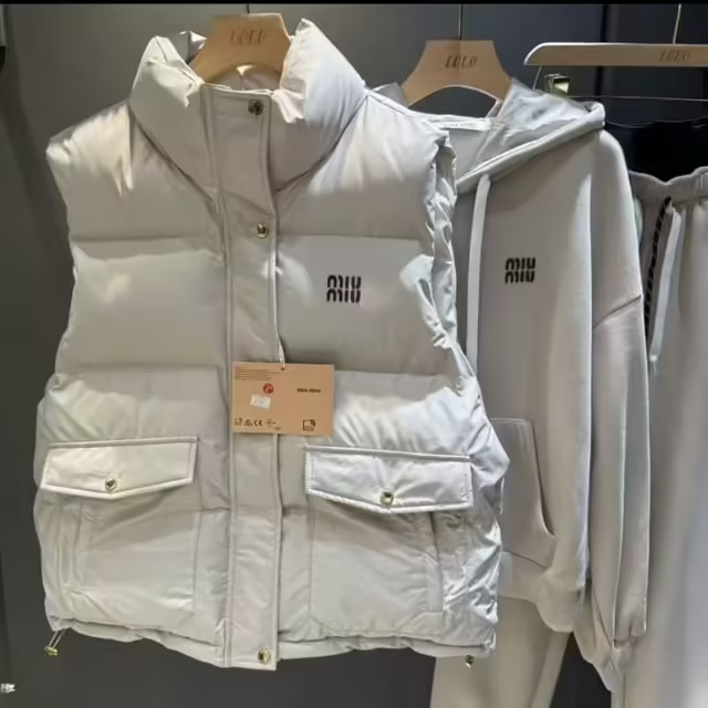 Женские костюмы