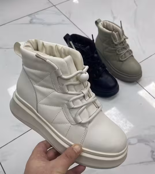 Бомбические зимние женские кроссовки