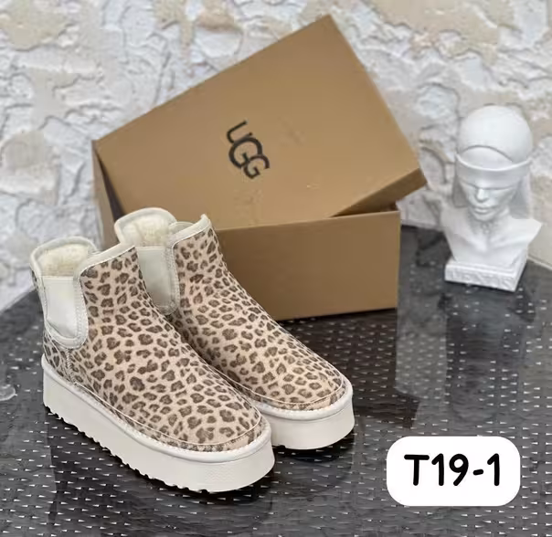 Зимние женские угги