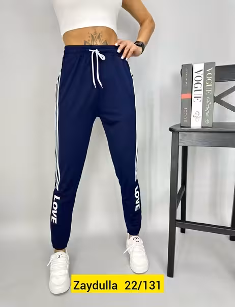 Спортивные женские штаны